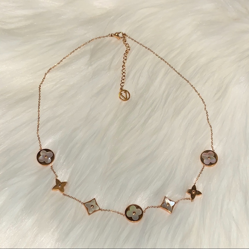 Gold flowers mother of pearls necklace